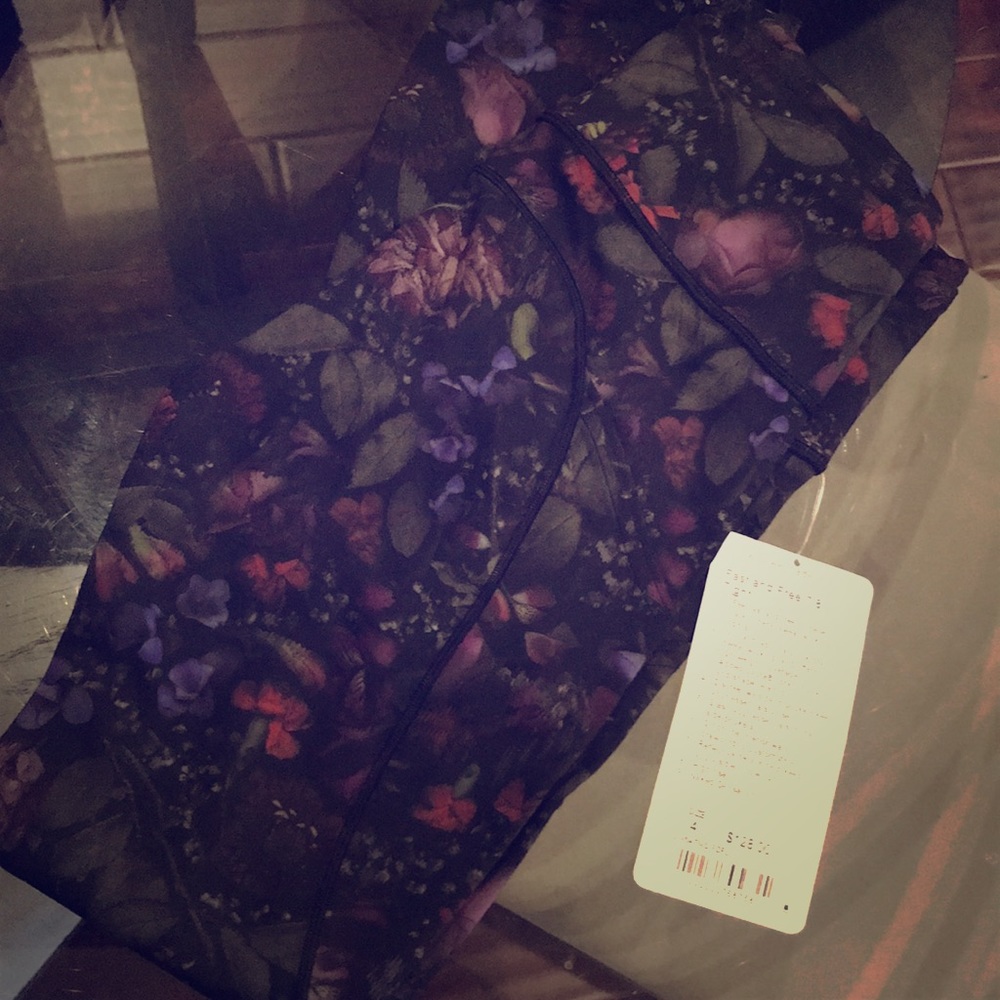 Lululemon Fast and Free 7/8 floral tight 11